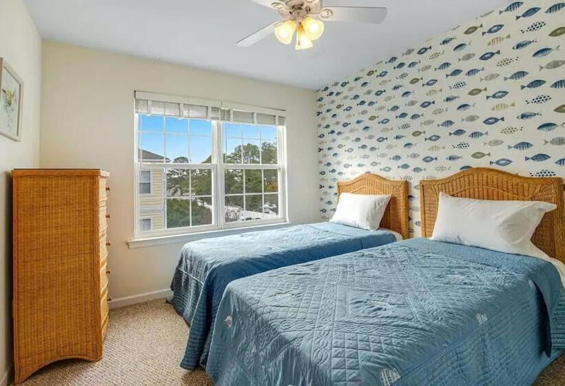 Relaxing Bethany Beach Retreat, Pools, Families Welcome Including Dogs!