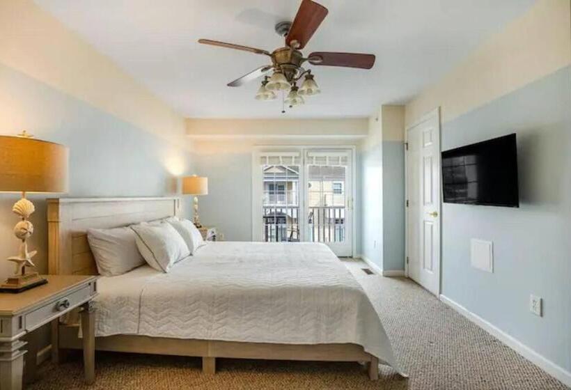 Relaxing Bethany Beach Retreat, Pools, Families Welcome Including Dogs!