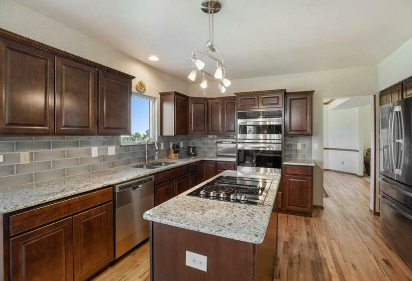 Spacious Family Retreat Near Usafa Main Attractions Hottub Gaming Slps 14 Wifi