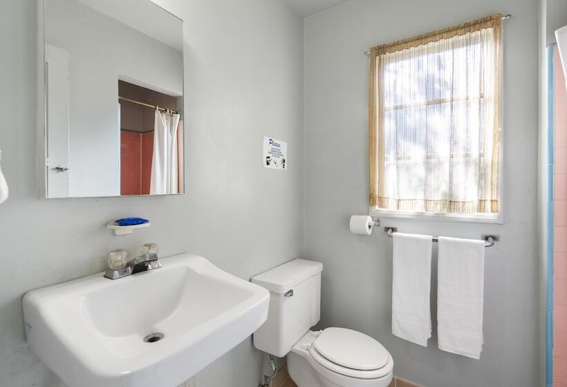 The New Star Motel   1950s Extended Stay Lodging And Retreat Center