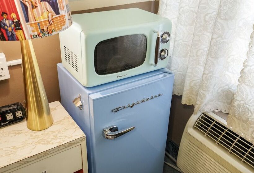 The New Star Motel   1950s Extended Stay Lodging And Retreat Center