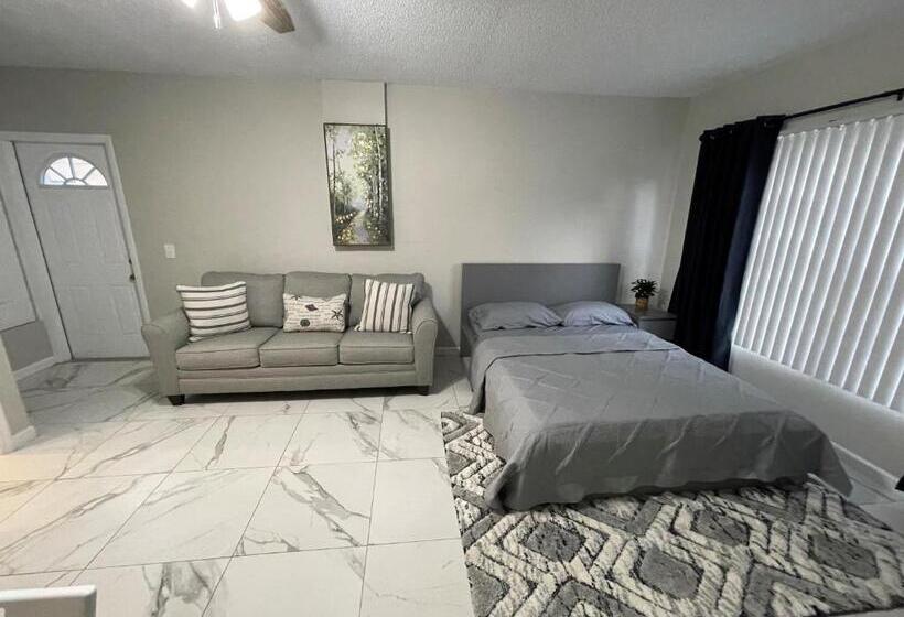 Adorable Suite In Tampa