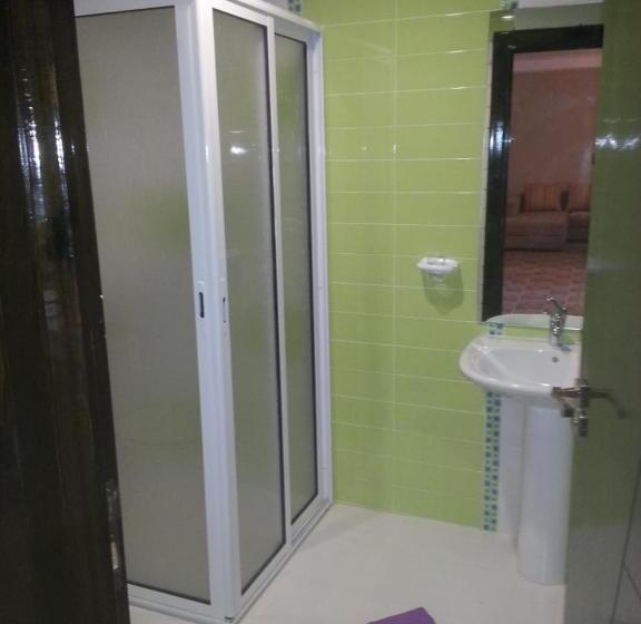 Apprt En S.sol+piscine Privee