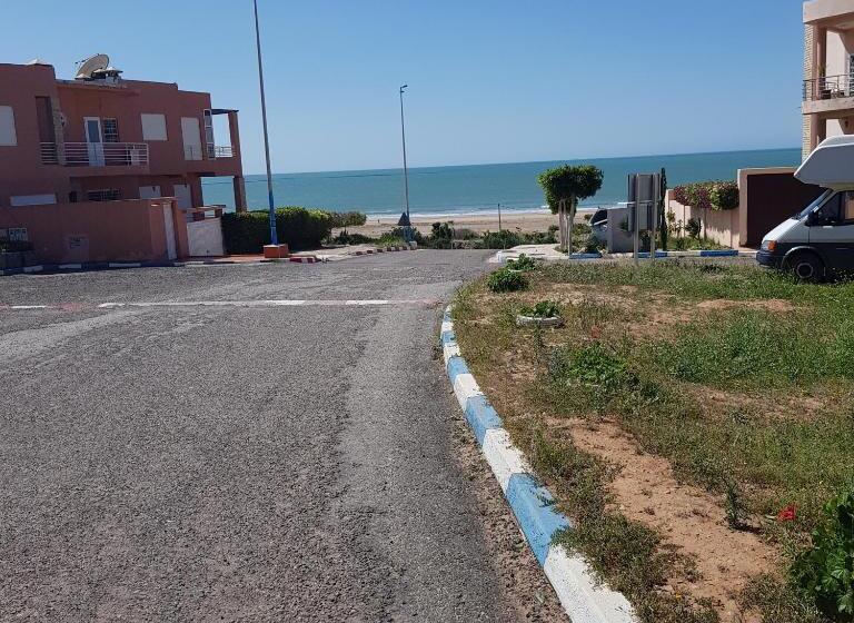 Apprt En S.sol+piscine Privee