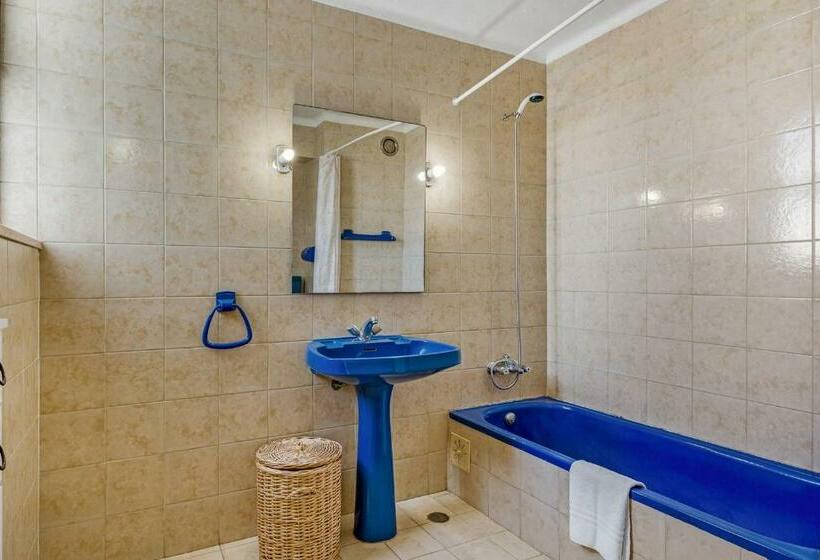 Bright 1bdr Apartment W/balcony & Pool By Lovelystay