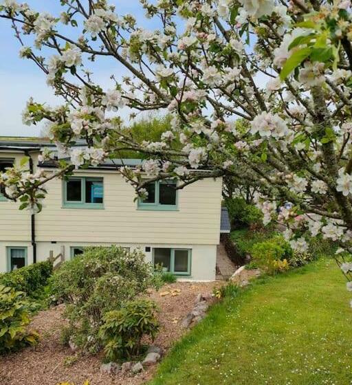 Broadhaven Cottage, Freshwater East, Pembs