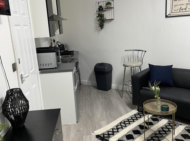 Bv Lush Studio At Queensgate Huddersfield Town Centre