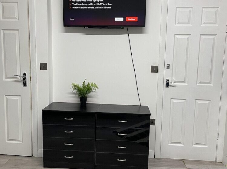 Bv Lush Studio At Queensgate Huddersfield Town Centre