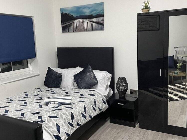 Bv Lush Studio At Queensgate Huddersfield Town Centre