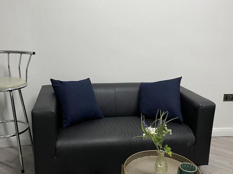 Bv Lush Studio At Queensgate Huddersfield Town Centre