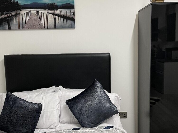 Bv Lush Studio At Queensgate Huddersfield Town Centre