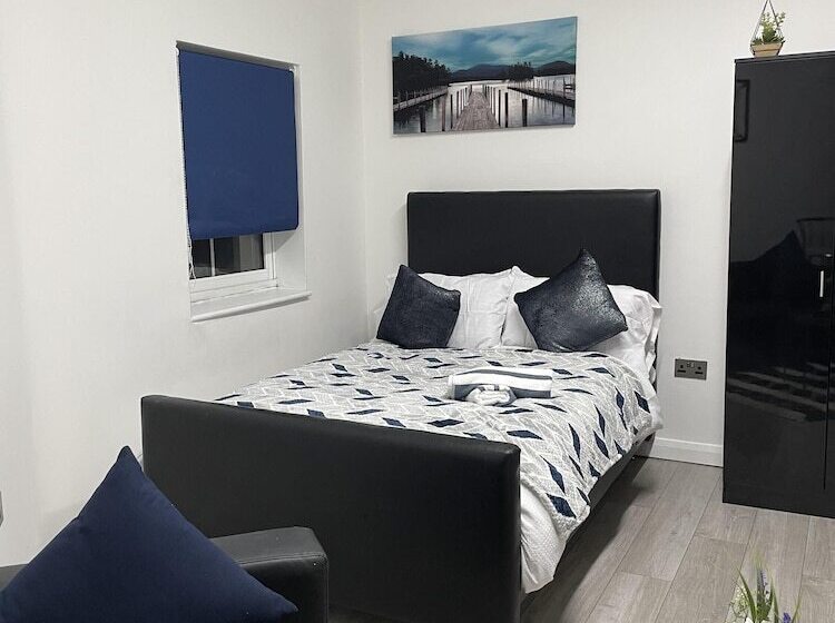 Bv Lush Studio At Queensgate Huddersfield Town Centre