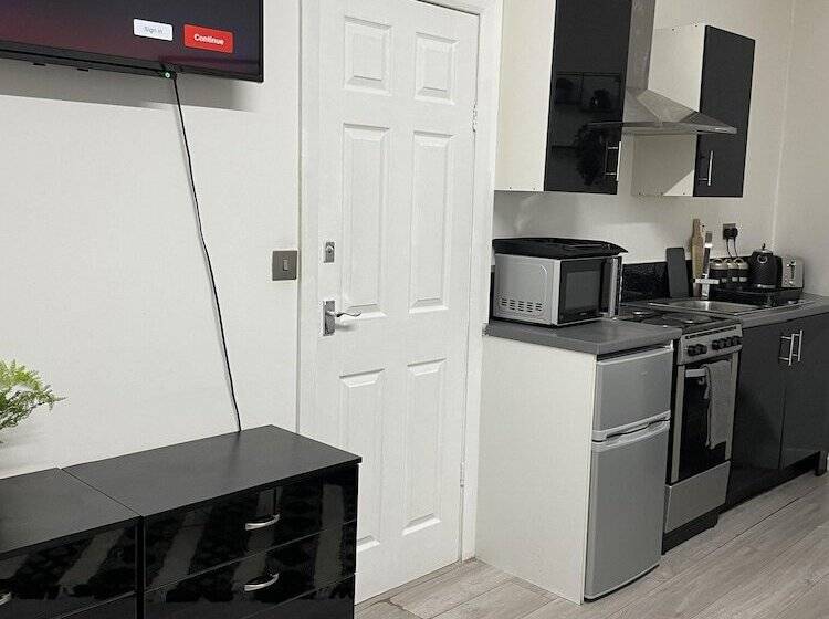 Bv Lush Studio At Queensgate Huddersfield Town Centre