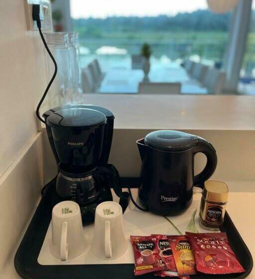 Contemporary 4bhk Villa With Pool Near Candolim