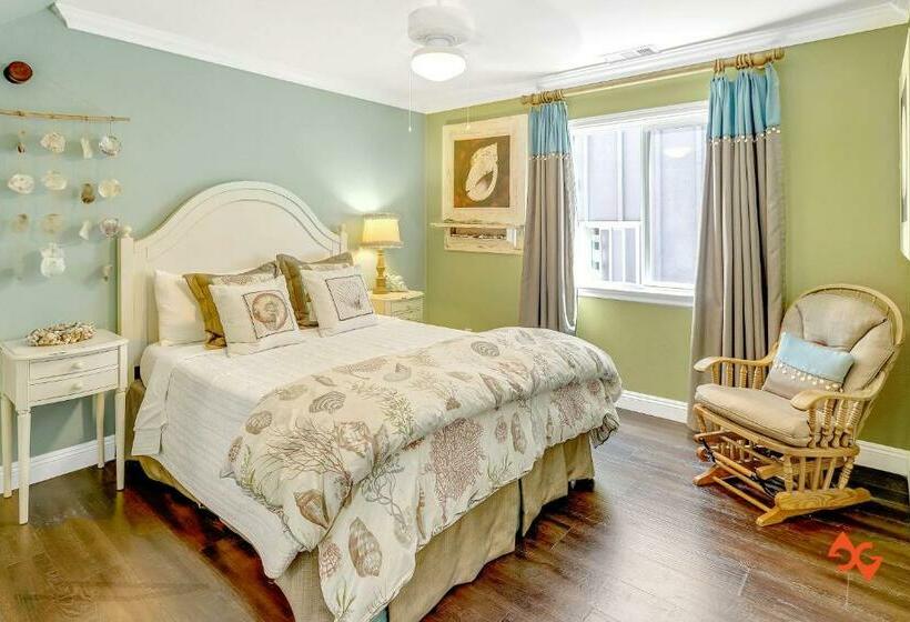 Family Friendly Beach House I Oceanview Roof Deck