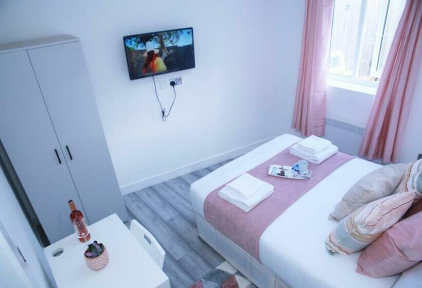 Harrow Luxury Flat With Free Parking