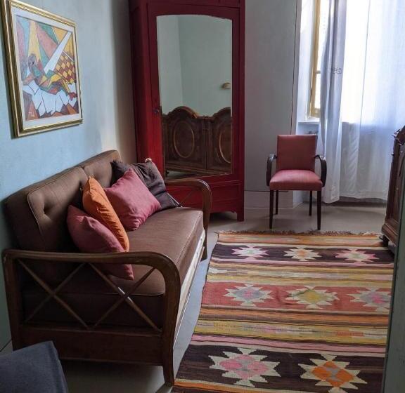 Отель Agriturismo Azienda Agricola Mombisaggio