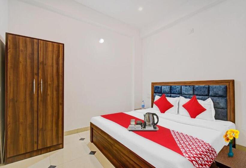 Flagship Hotel Padharo Saa