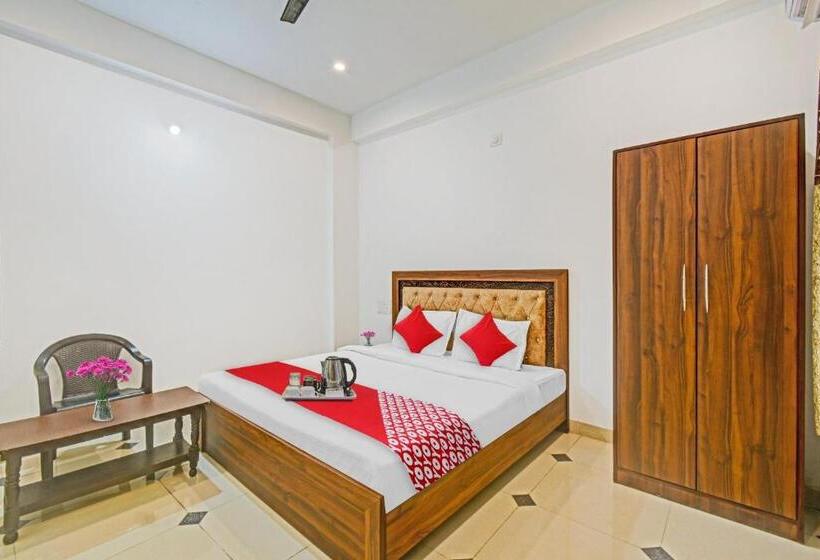 Flagship Hotel Padharo Saa