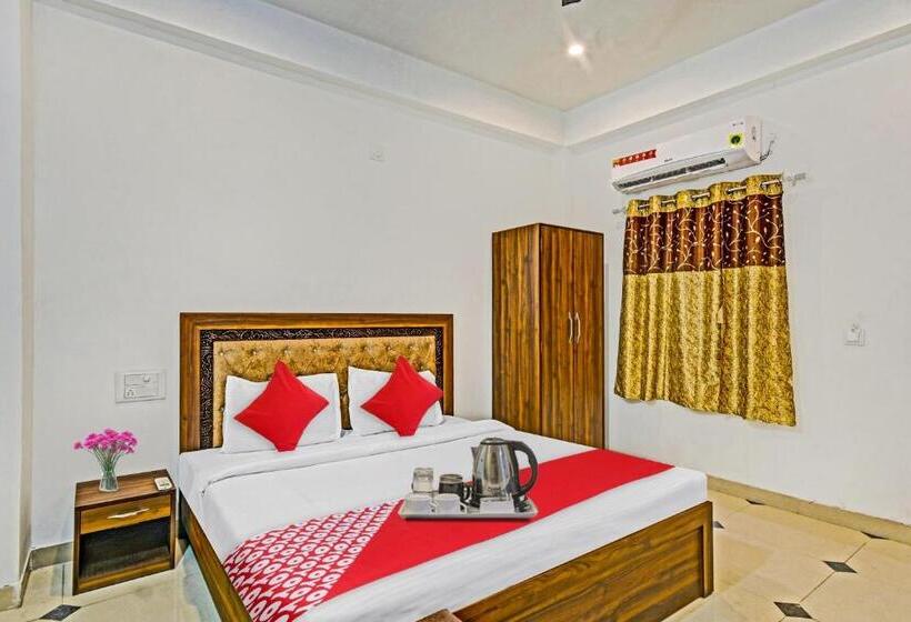 Flagship Hotel Padharo Saa