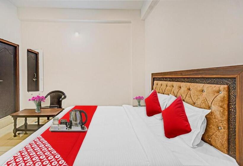 Flagship Hotel Padharo Saa