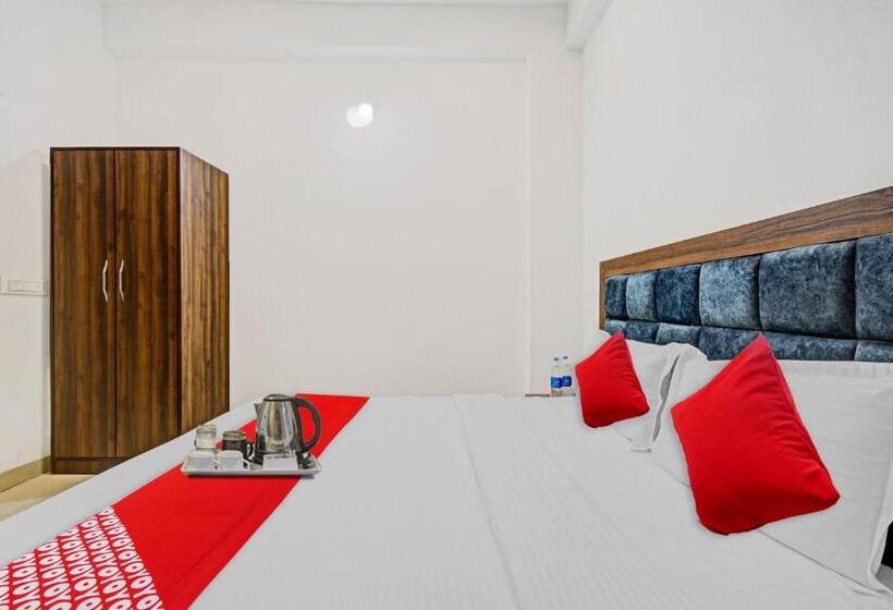 Flagship Hotel Padharo Saa