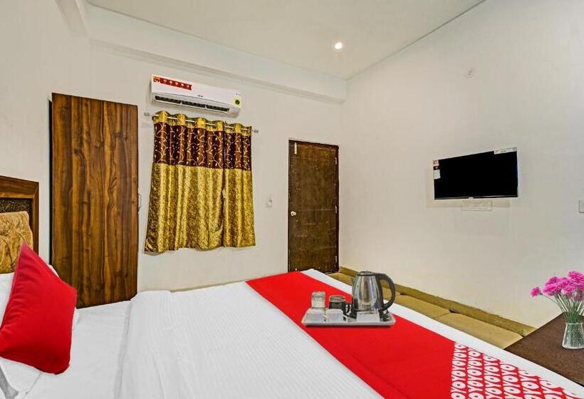 Flagship Hotel Padharo Saa