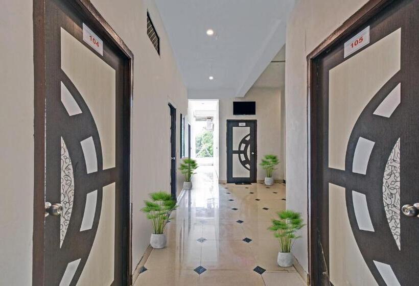 Flagship Hotel Padharo Saa