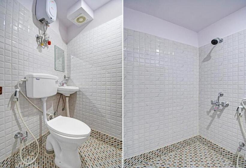 בית מלון כפרי Goroomgo Vhyom Sky Palace Near Sakherbazar Metro Station Kolkata