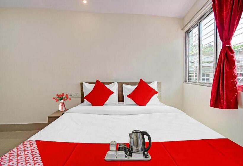 בית מלון כפרי Goroomgo Vhyom Sky Palace Near Sakherbazar Metro Station Kolkata