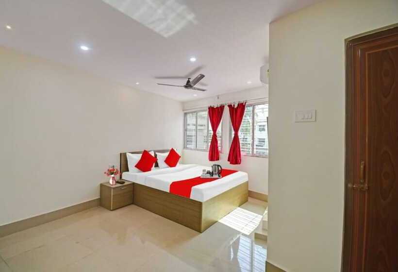 בית מלון כפרי Goroomgo Vhyom Sky Palace Near Sakherbazar Metro Station Kolkata