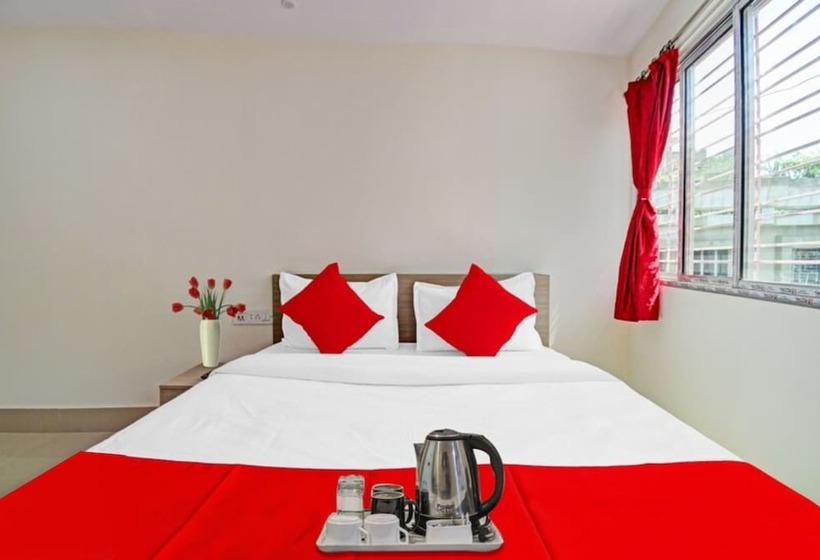 בית מלון כפרי Goroomgo Vhyom Sky Palace Near Sakherbazar Metro Station Kolkata