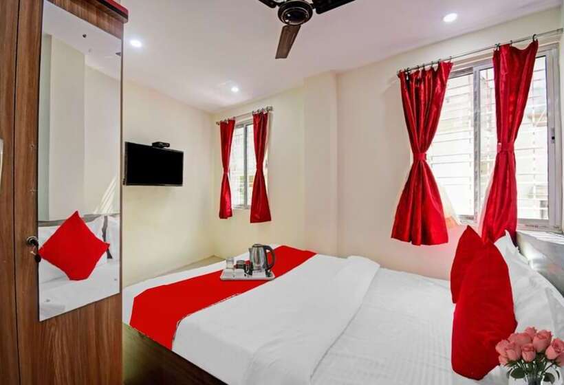 בית מלון כפרי Goroomgo Vhyom Sky Palace Near Sakherbazar Metro Station Kolkata