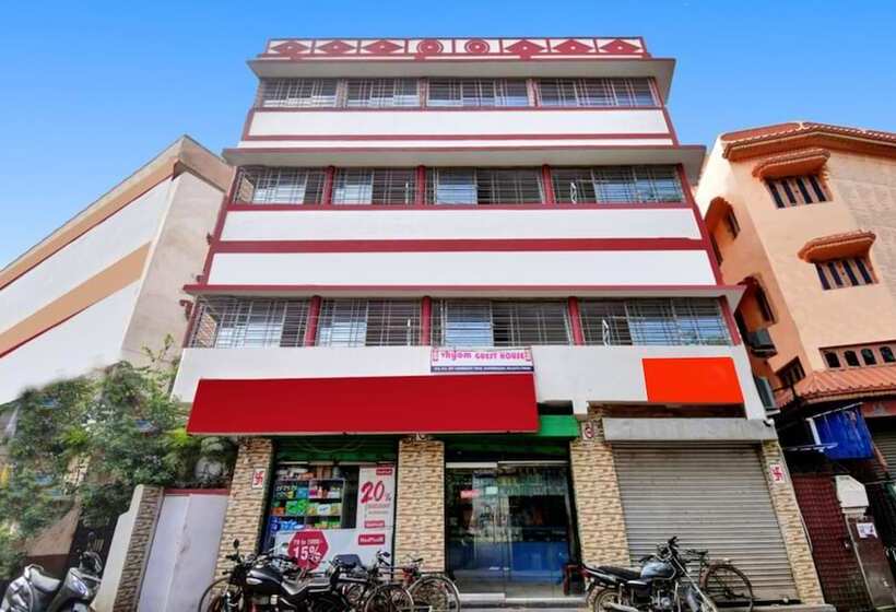 בית מלון כפרי Goroomgo Vhyom Sky Palace Near Sakherbazar Metro Station Kolkata