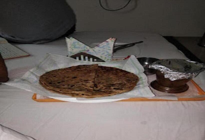 בית מלון כפרי Gurudev Palace, Banda Couples Not Allowed