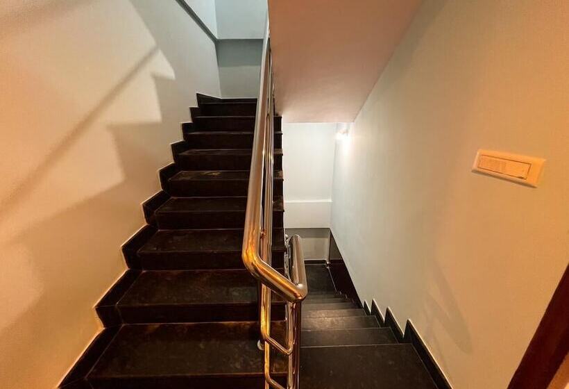 호텔 Intourist By Agira