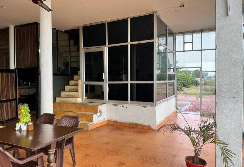 호텔 Oyo 93433 Gill  & Restaurant