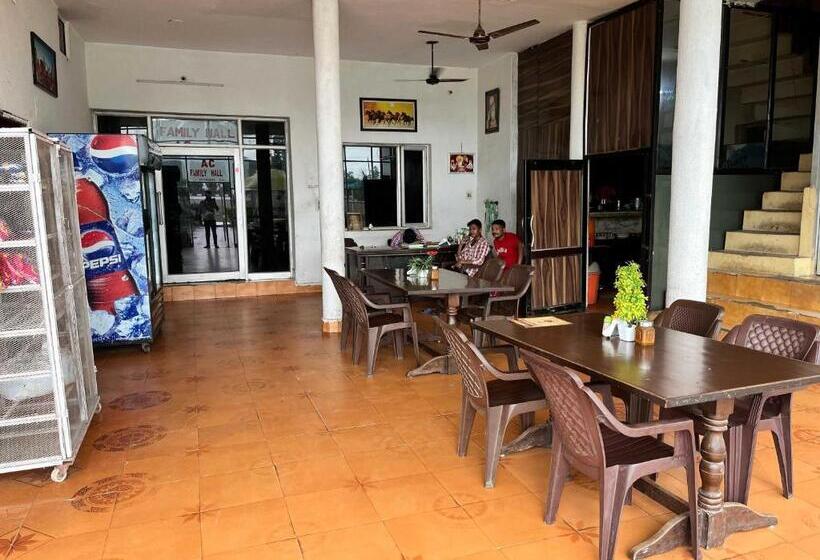 호텔 Oyo 93433 Gill  & Restaurant