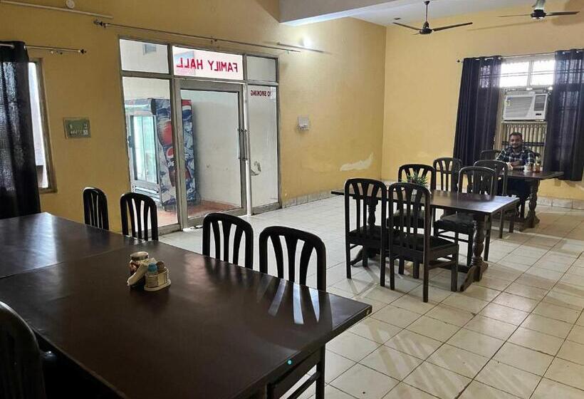 호텔 Oyo 93433 Gill  & Restaurant