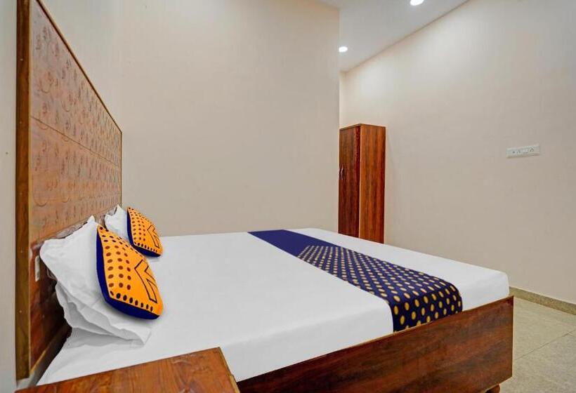 فندق Spot On  Evening Star Inn