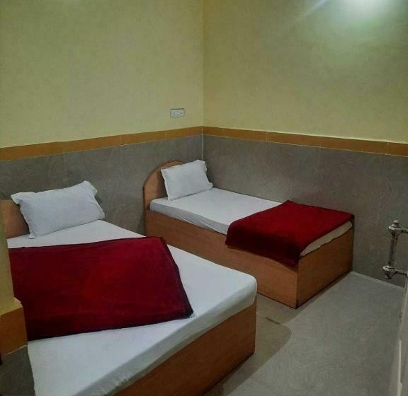 호텔 Spot On 93244 Y R Tourist Home