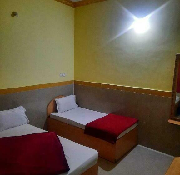 호텔 Spot On 93244 Y R Tourist Home