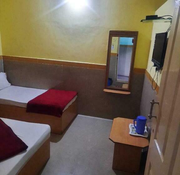 호텔 Spot On 93244 Y R Tourist Home