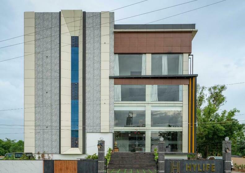 Hylife Hotels And Conventions