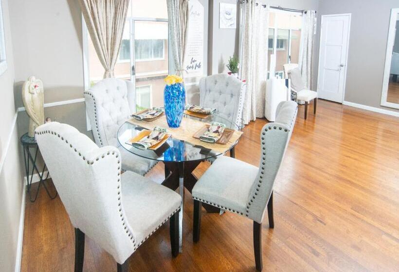 Manuel Y Sonia La Casa De Los Angeles