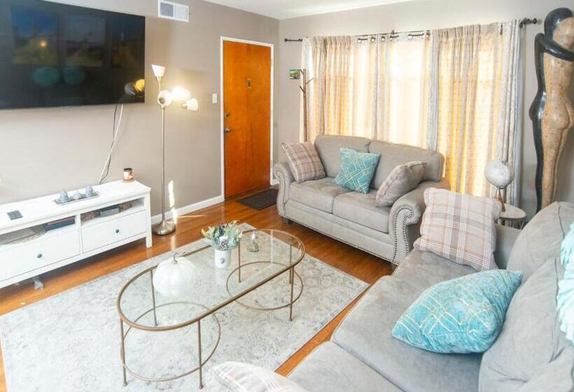 Manuel Y Sonia La Casa De Los Angeles