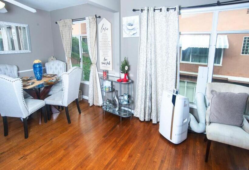 Manuel Y Sonia La Casa De Los Angeles