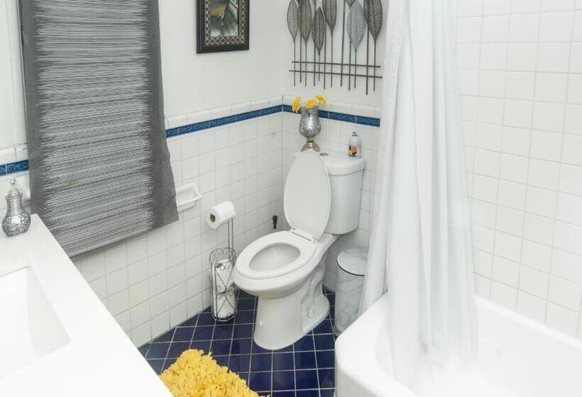 Manuel Y Sonia La Casa De Los Angeles