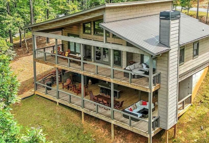 New Modern Cabin! 2 Large Decks, Hot Tub, Sleeps 8