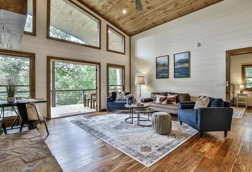 New Modern Cabin! 2 Large Decks, Hot Tub, Sleeps 8